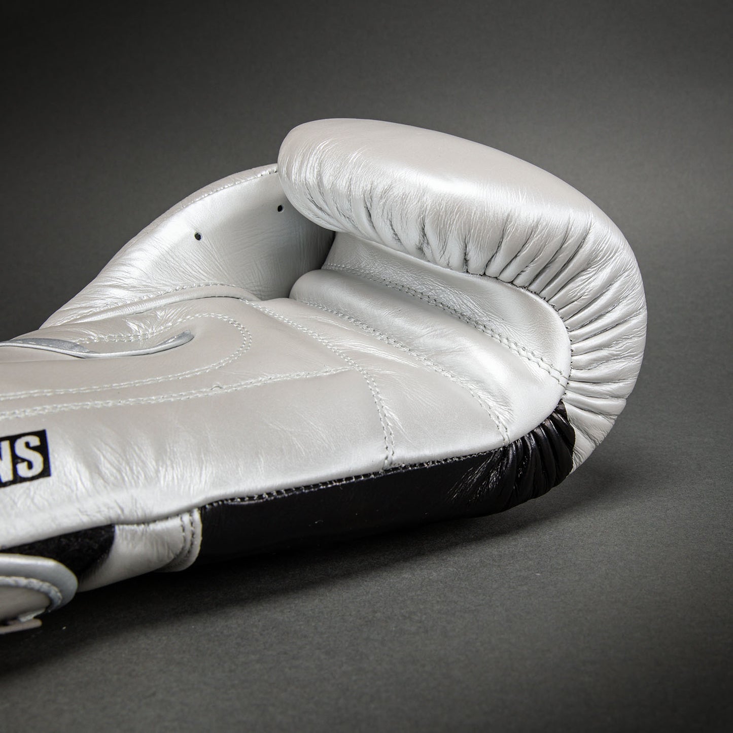 Ringhorns Charger by Venum Guantes de Boxeo Charger – Plata/Negro