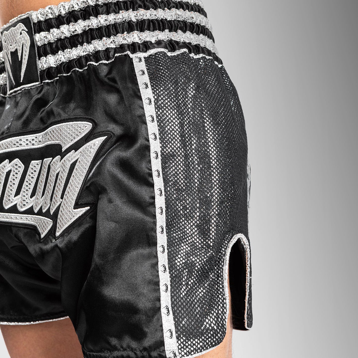 Pantalones Cortos Muay Thai Venum Absolute 2.0 - Negro/Plata