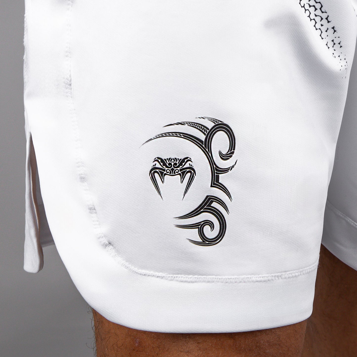 Venum x Mike Tyson Tiger Pantalones Cortos de Boxeo - Blanco Óptico/Negro Profundo