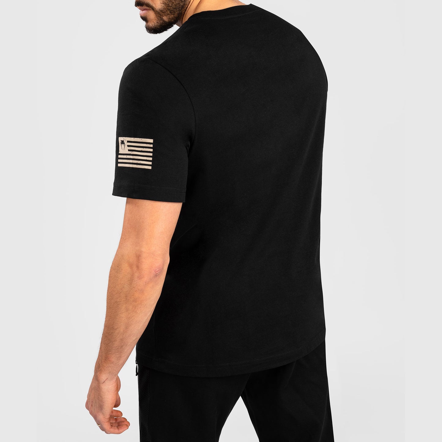 CAMISETA VENUM GIANT USA - REGULAR FIT - NEGRA