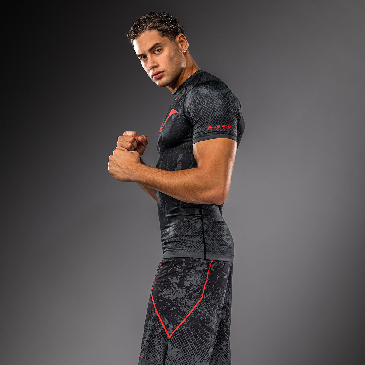 Venum x Batman Rashguard de manga corta - Negro/Gris/Rojo