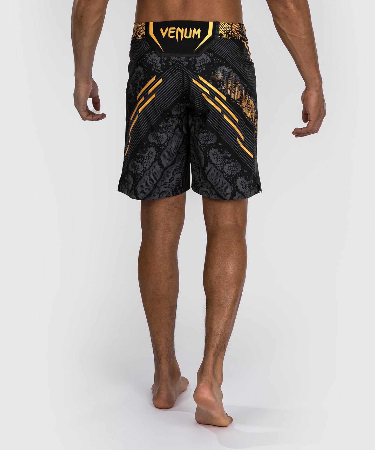 Pantalón Corto UFC Adrenaline by Venum Personalized Authentic Fight Night, Corte Largo, Hombre - Negro/Oro