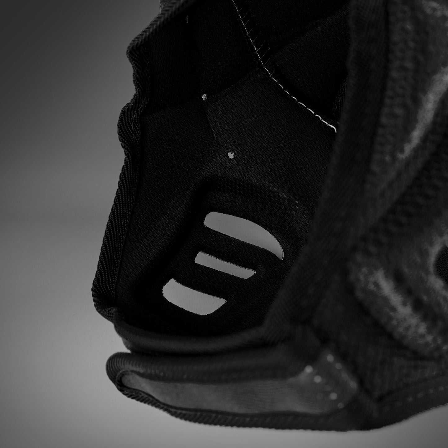 Venum Elite Casco Softshell Protect – Negro/Blanco