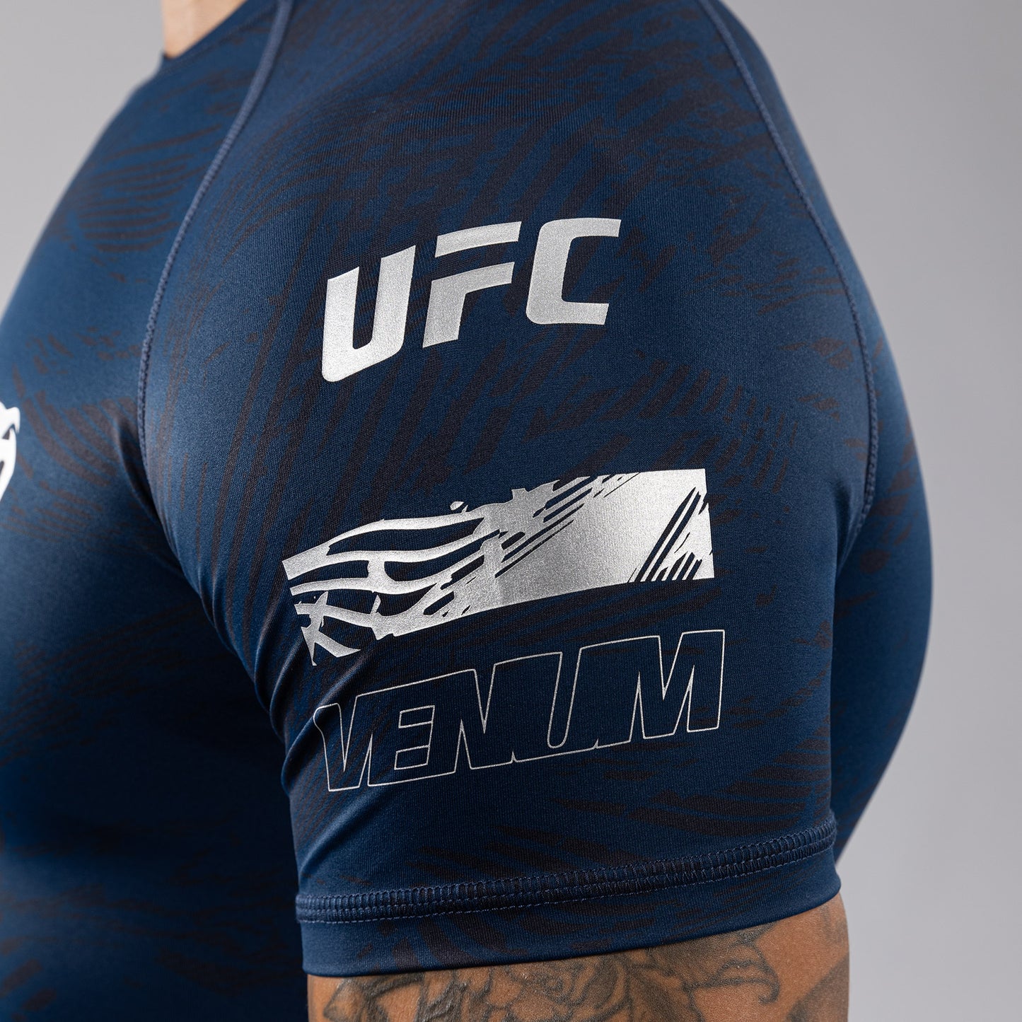 UFC Fusion by Venum Fight Week Rashguard de Manga Corta de Rendimiento para Hombre - Azul oceánico
