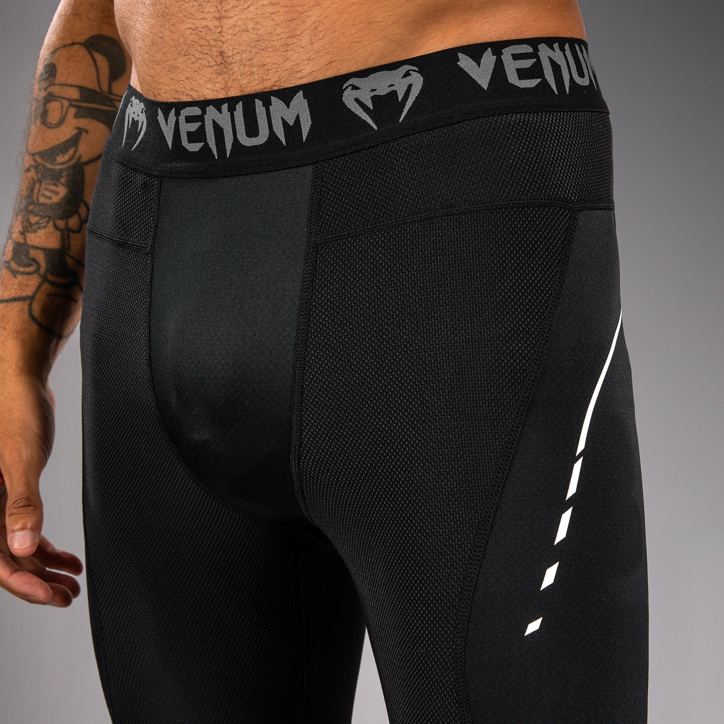 Venum Adrenaline Pantalones Compresores – Negro/Gris Plateado