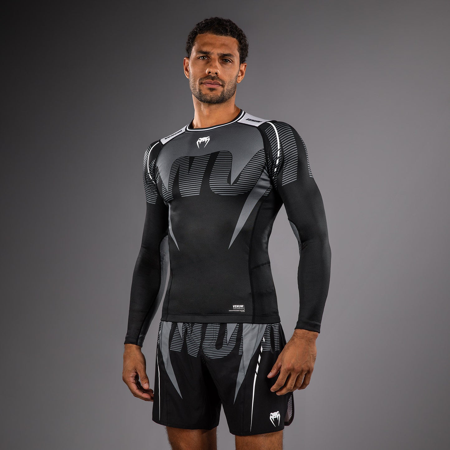 Venum Adrenaline Rashguard de Manga Larga – Negro/Gris Plateado