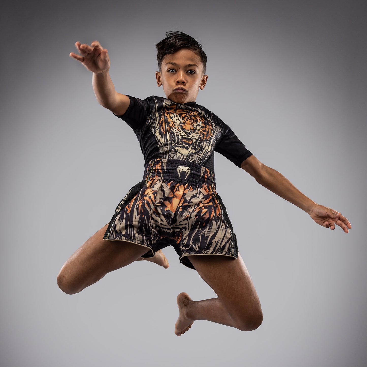 Venum Tiger Pantalones Cortos de Muay Thai para Niños - Negro/Naranja Neón