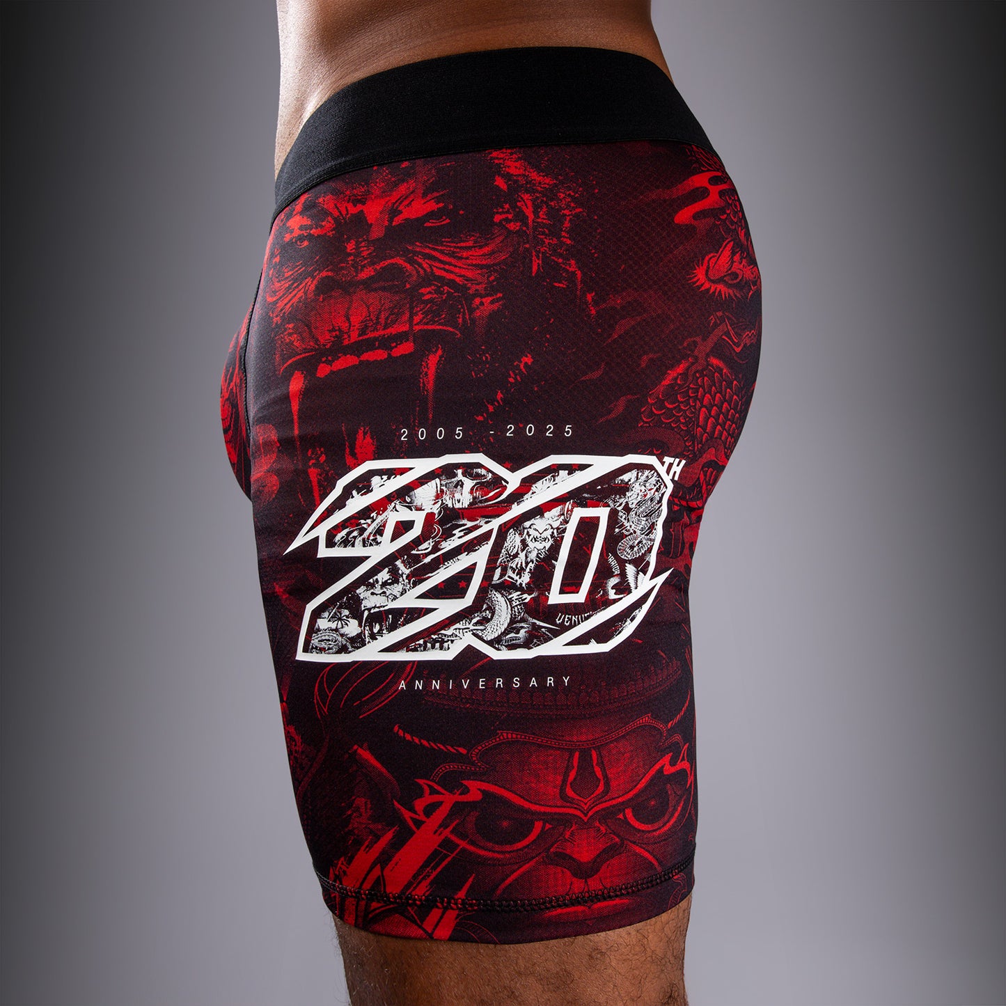 Venum 20th Anniversary Short de Compresión - Negro/Rojo