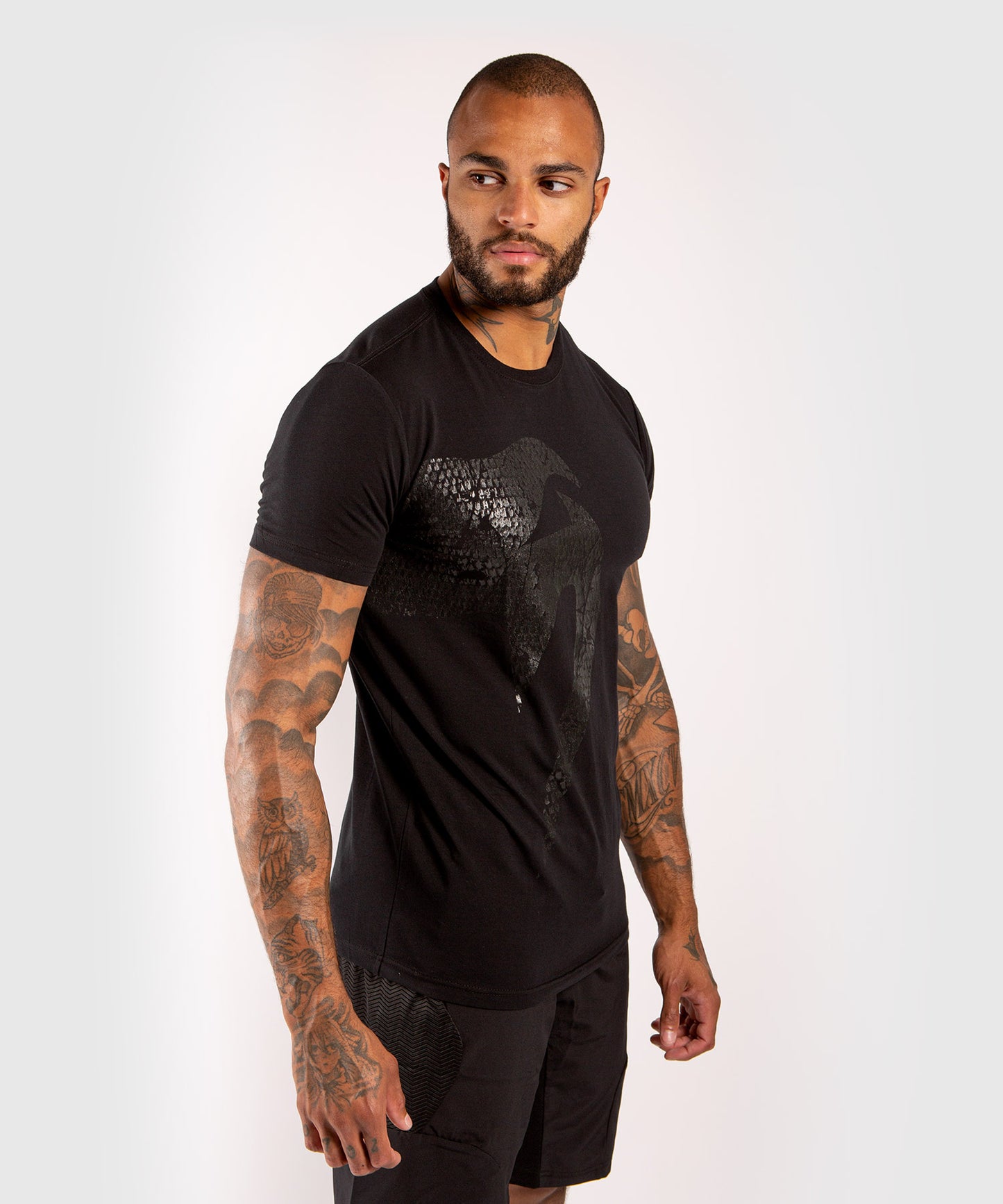 Camiseta Venum Giant - Negro