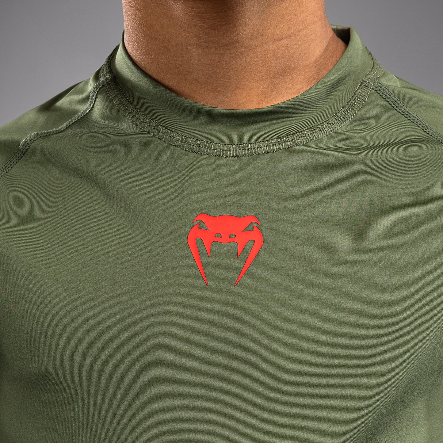 Venum Contender Rashguards Manga Corta para Niños - Verde Ejército/Naranja