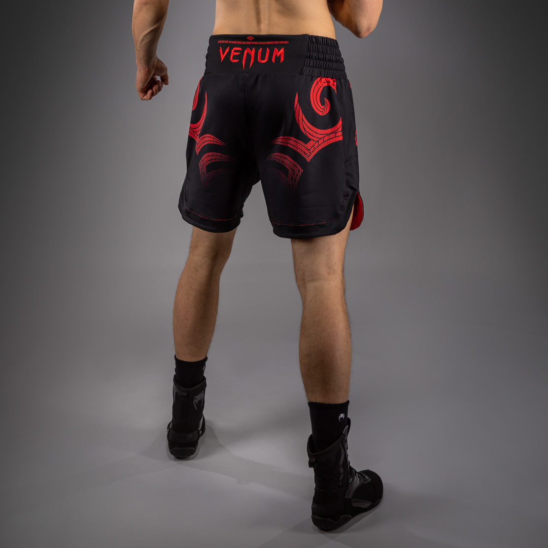 Venum x Mike Tyson Tiger Shorts de Boxeo - Negro Profundo/Rojo Intenso