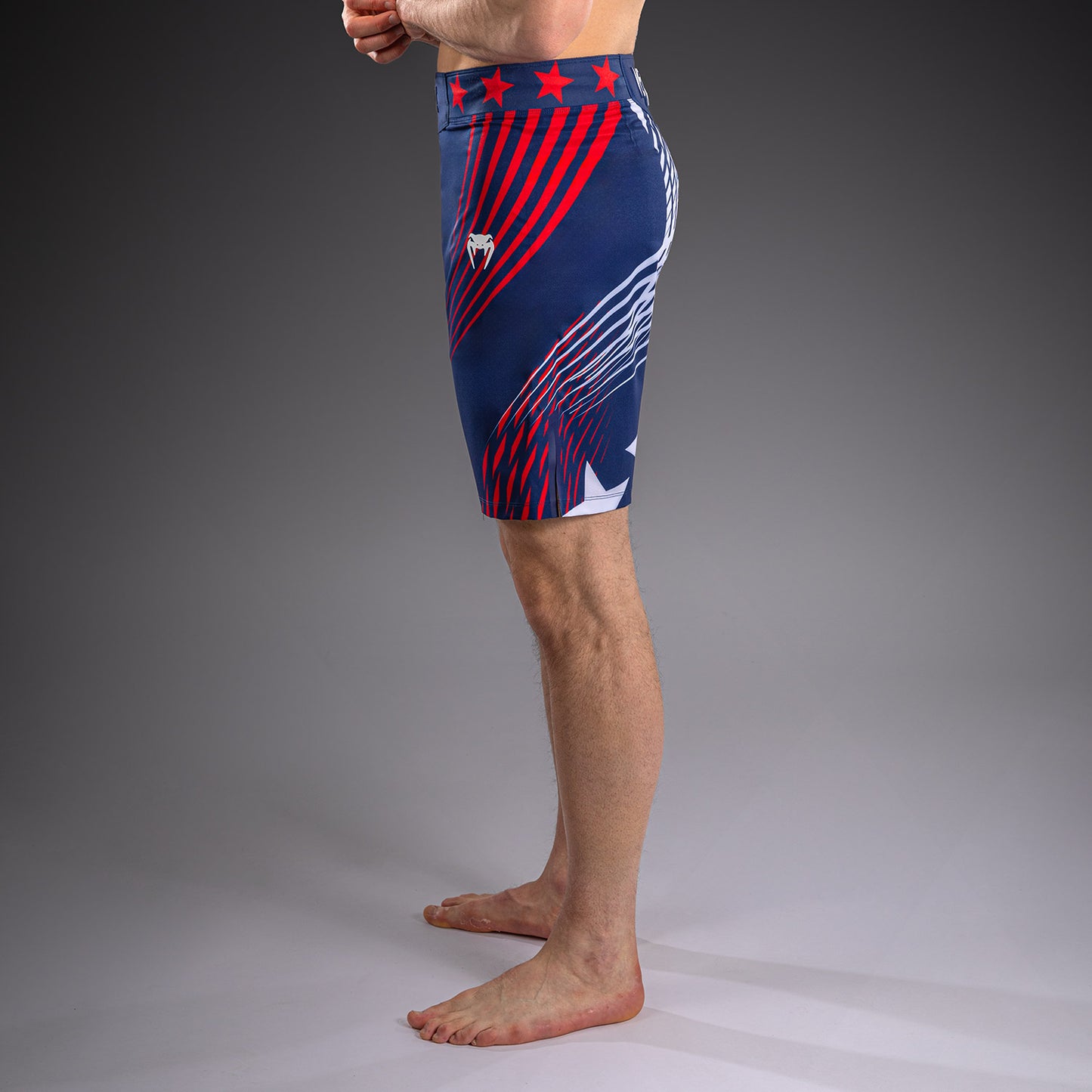 Official UFC Freedom 250 by Venum Authentic Fight Night Fight Shorts de ajuste largo para hombre - Azul