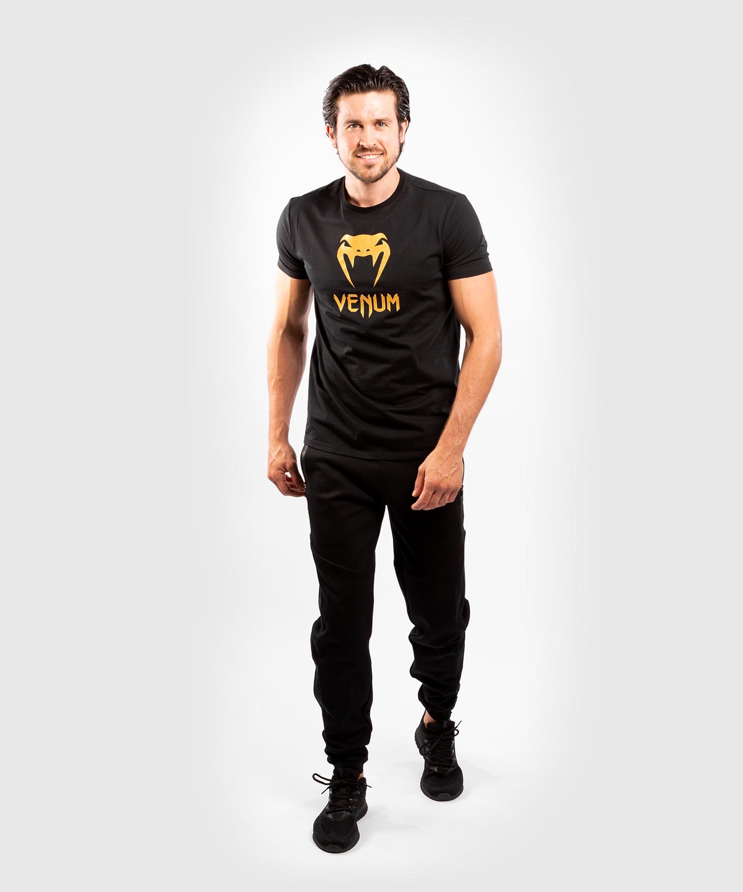 Camiseta Venum Classic - Negro/Oro