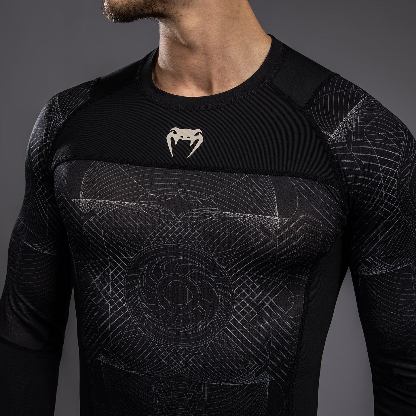 Venum G-Fit Air Rashguard de Manga Larga para Hombre - Negro Profundo/Arena del desierto