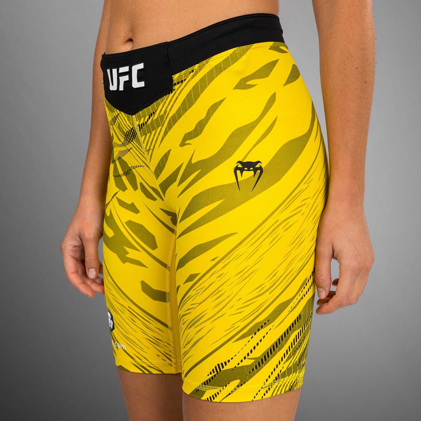 UFC Fusion by Venum Authentic Fight Night Vale Tudo Shorts para Mujer - Ajuste Largo - Amarillo