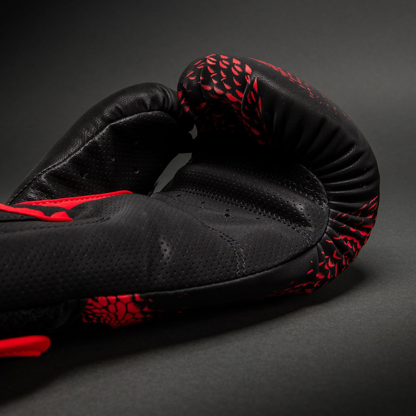 Venum Matupa Guantes de Boxeo - Negro/Rojo/Plata