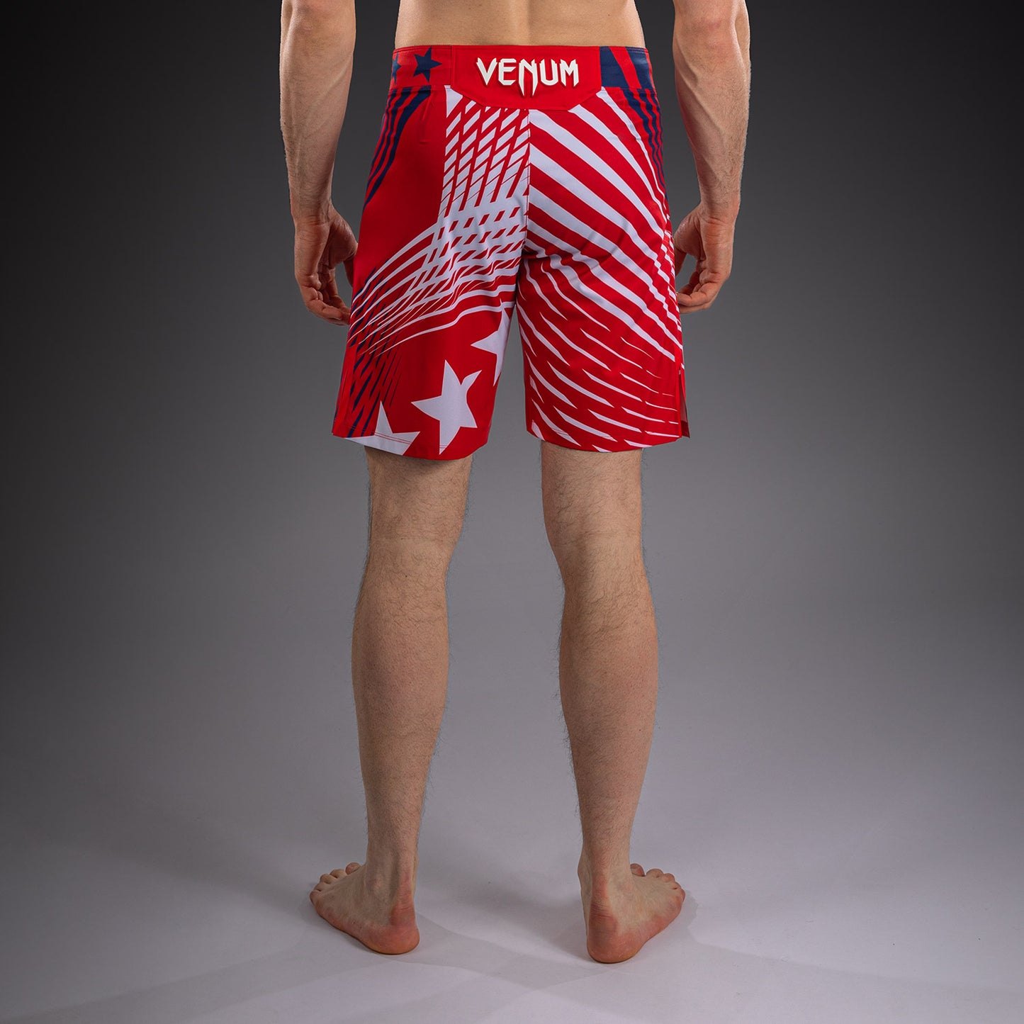 Official UFC Freedom 250 by Venum Authentic Fight Night Fight Shorts de ajuste largo para hombre - Rojo