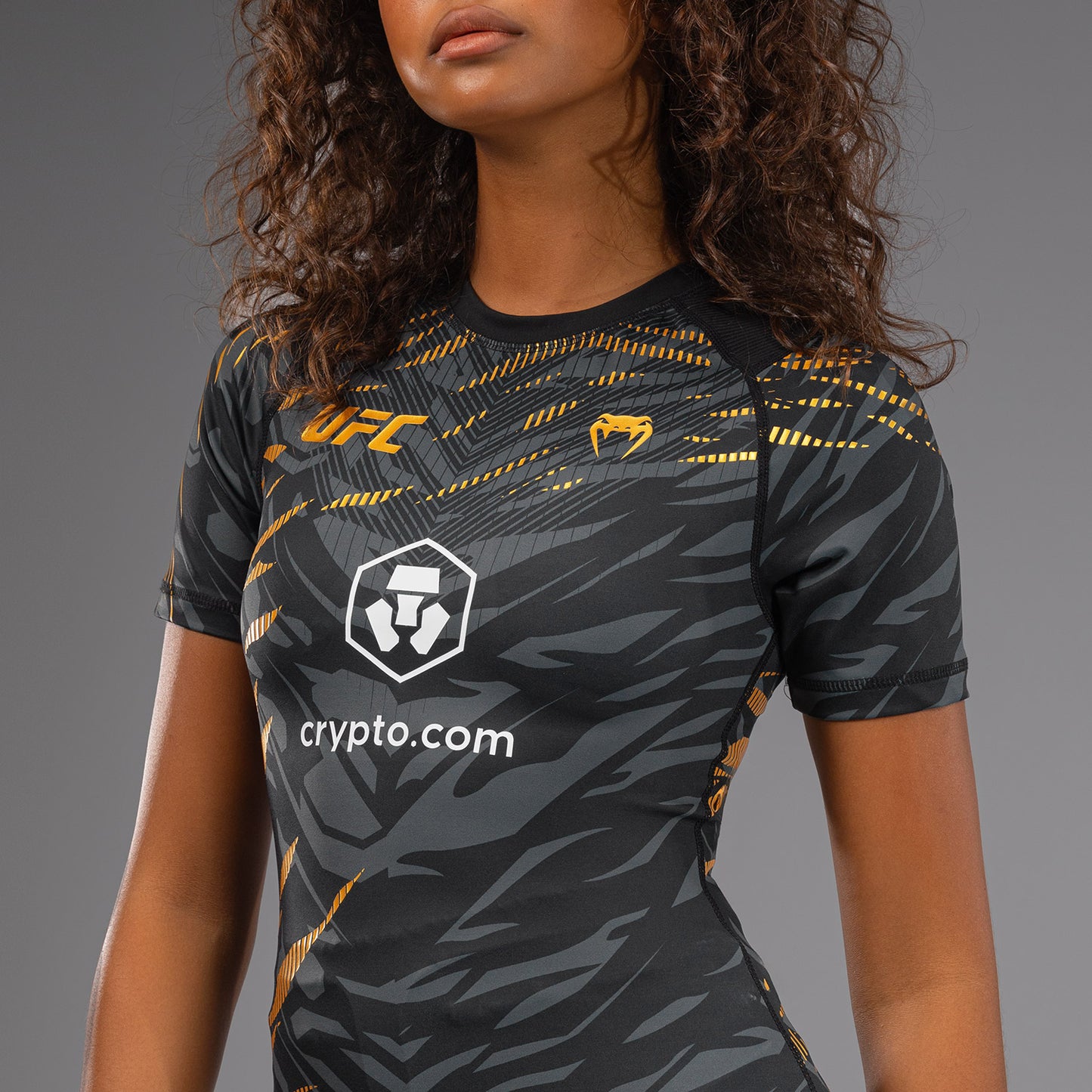 UFC Fusion by Venum Authentic Fight Night Rashguard de Manga Corta de Rendimiento para Mujer - Champion
