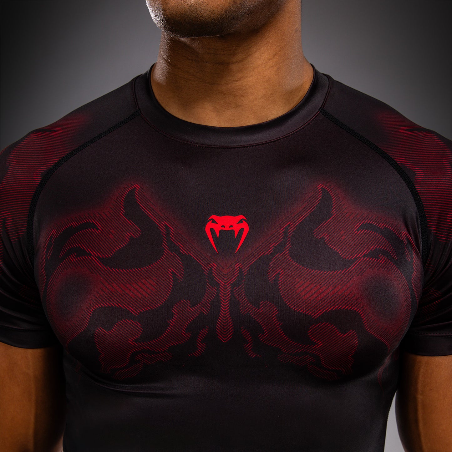 Venum Spectre Rashguard Manga Corta – Negro/Rojo