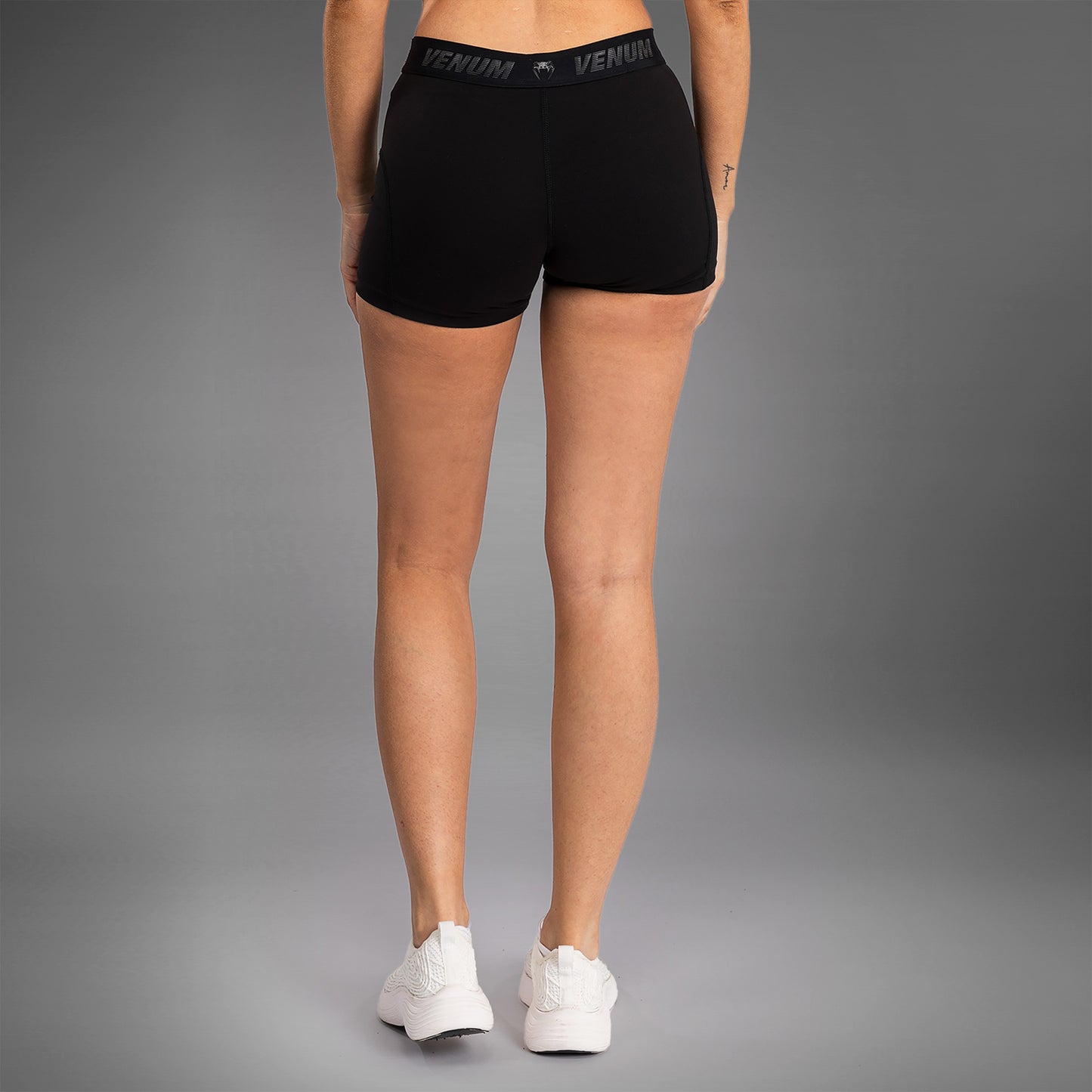 Venum Elevate Short Vale Tudo para mujer - Negro