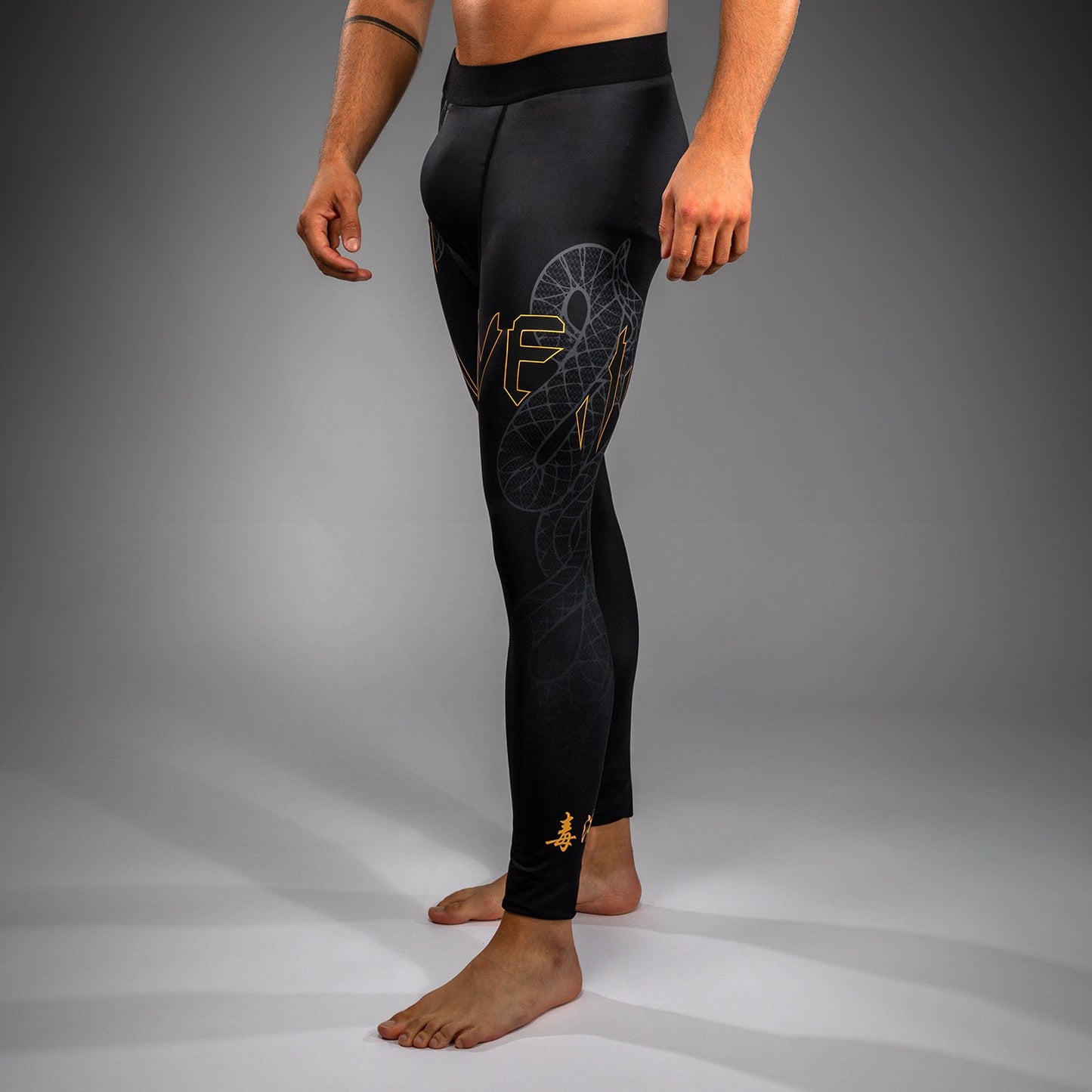 Venum Serpenti Mallas – Negro/Plateado/Dorado