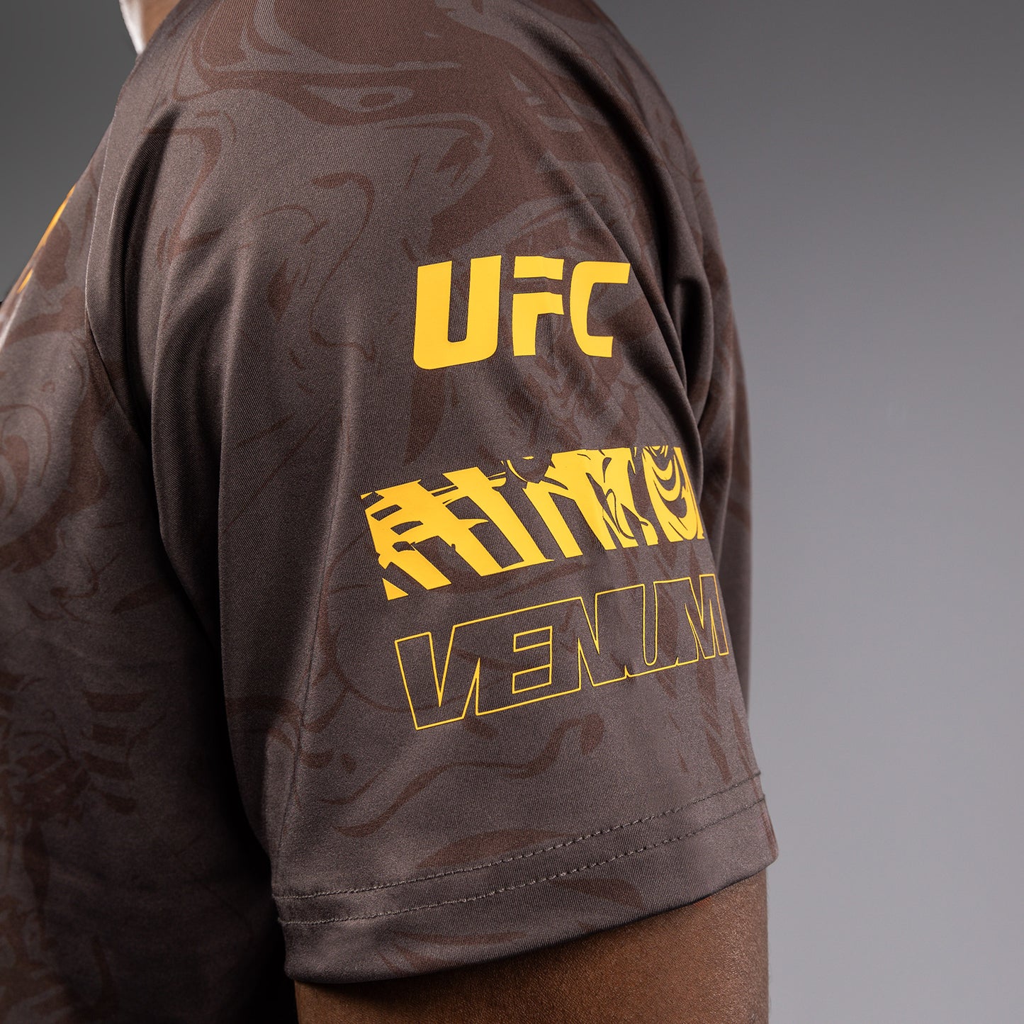 UFC Fusion by Venum Fight Week Camiseta Dry-Tech para Hombre - Marrón tierra