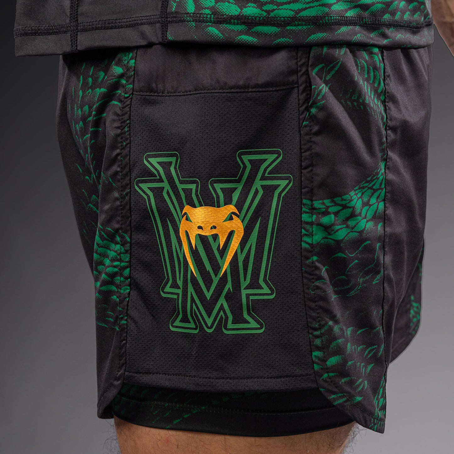 Venum Matupa Short de Entrenamiento - Negro/Verde/Oro