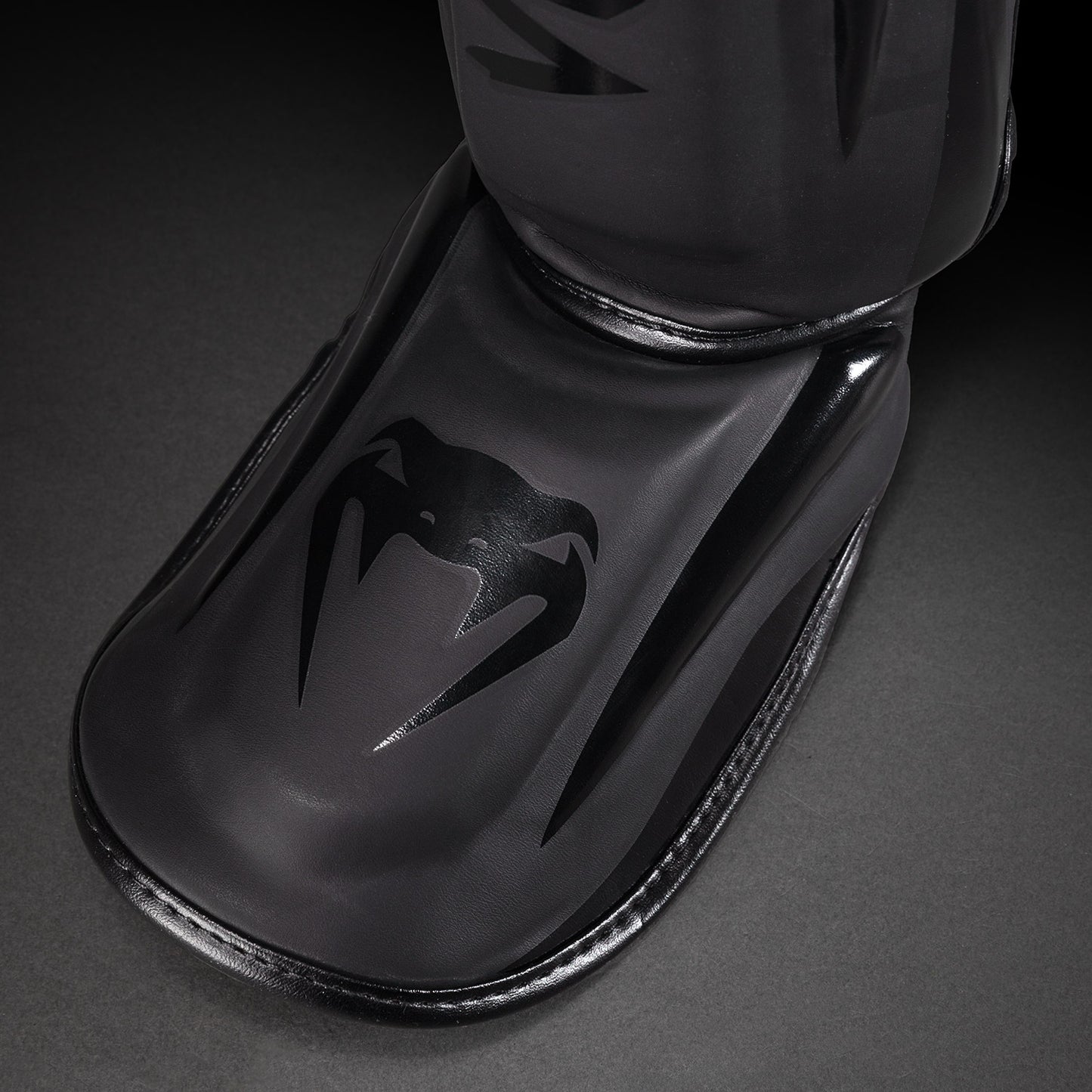 Espinilleras Venum Elite Standup - Negro Mate/Negro