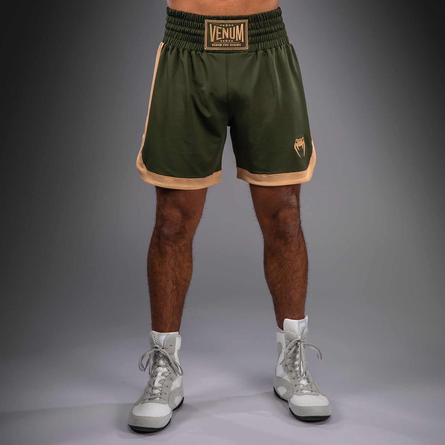 Venum Classic Short de Boxeo - Verde Militar/Arena