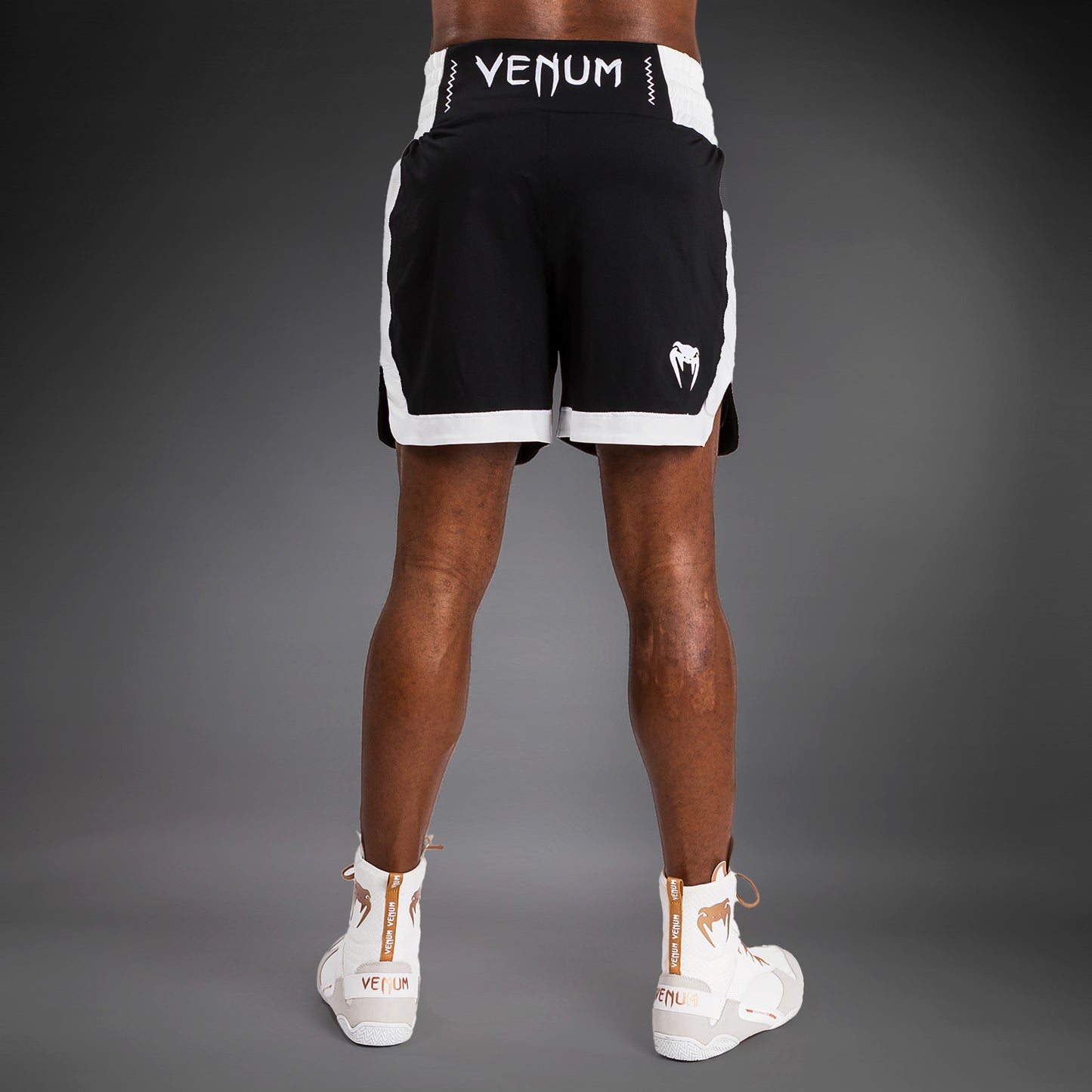 Venum Classic Boxing Shorts - Negro/Blanco