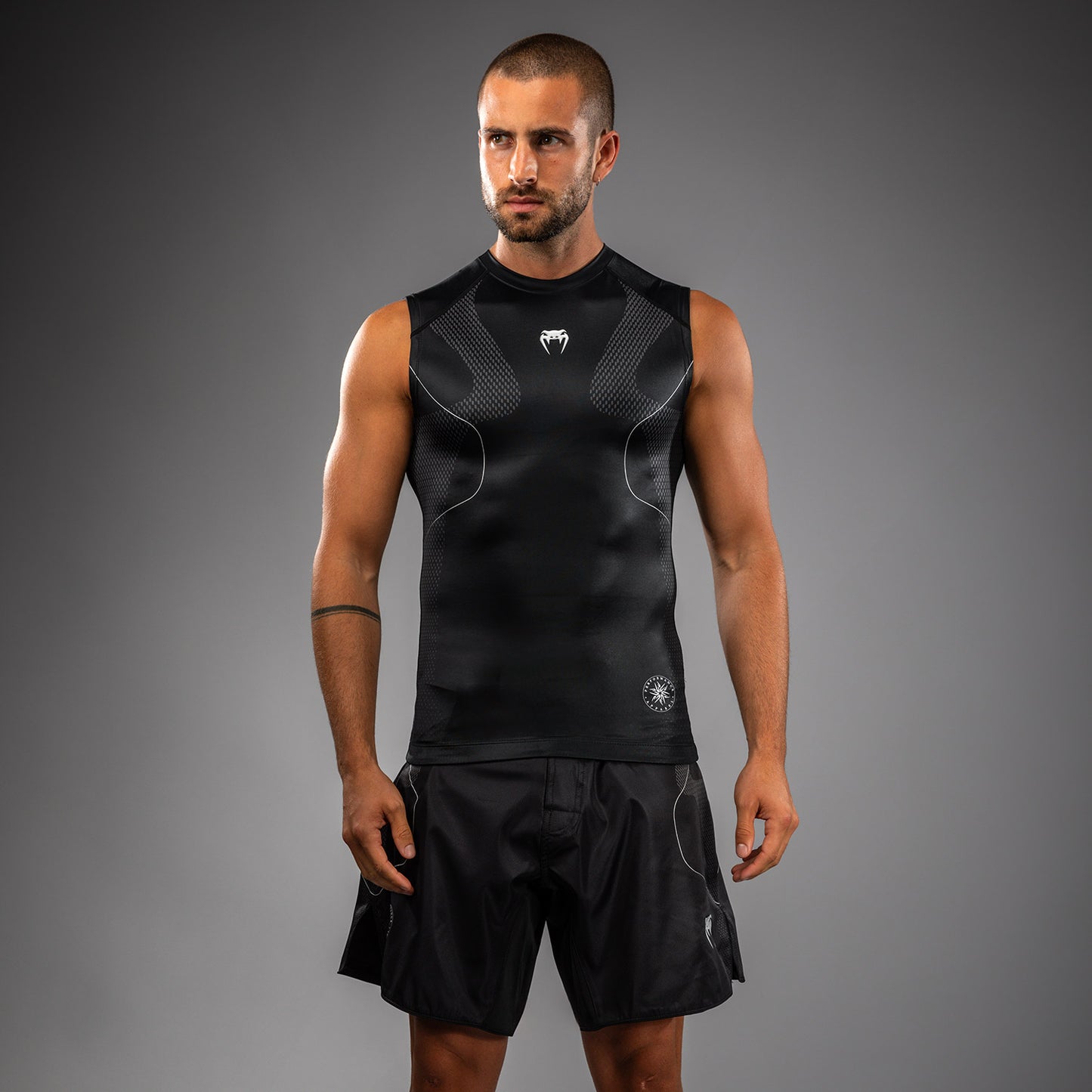 Venum Nexus Rashguard Sin Mangas – Negro/Plata