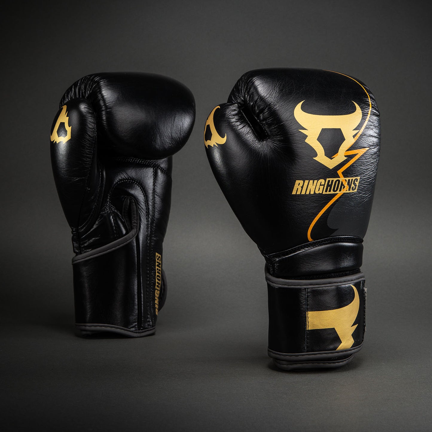 Ringhorns Charger by Venum Guantes de Boxeo Charger – Negro/Oro