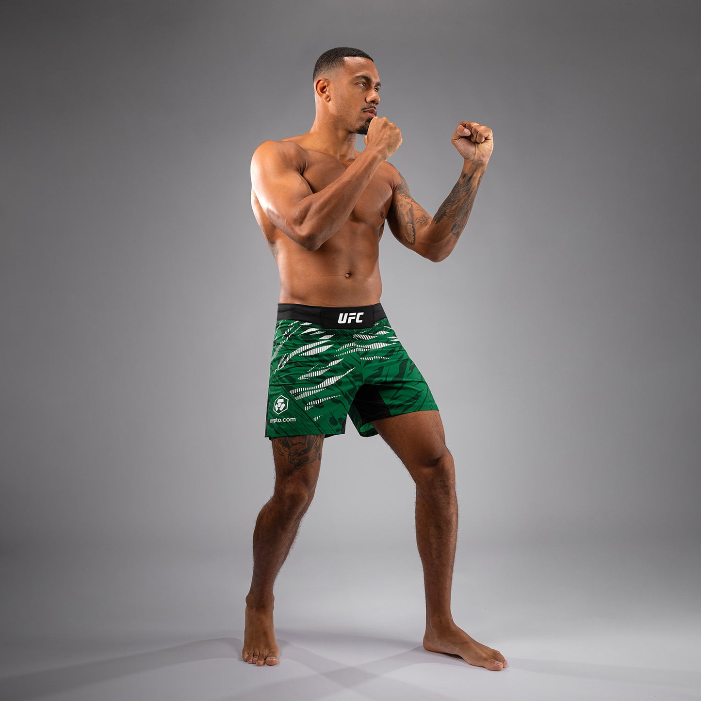 UFC Fusion by Venum Authentic Fight Night Shorts de Lucha para Hombre - Ajuste Corto - Verde