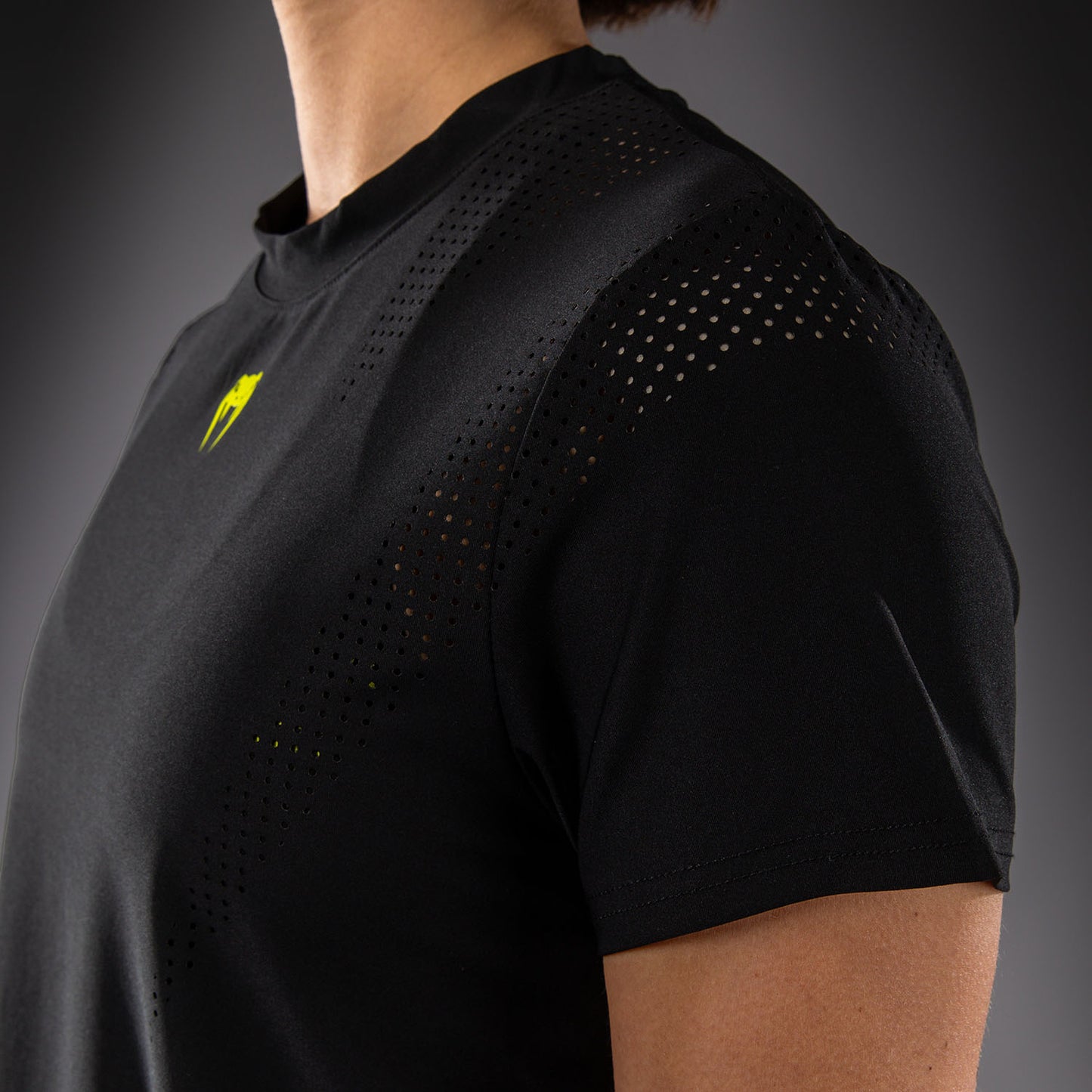 Venum Lazer Camiseta Dry Tech Para Mujer - Negro/Amarillo