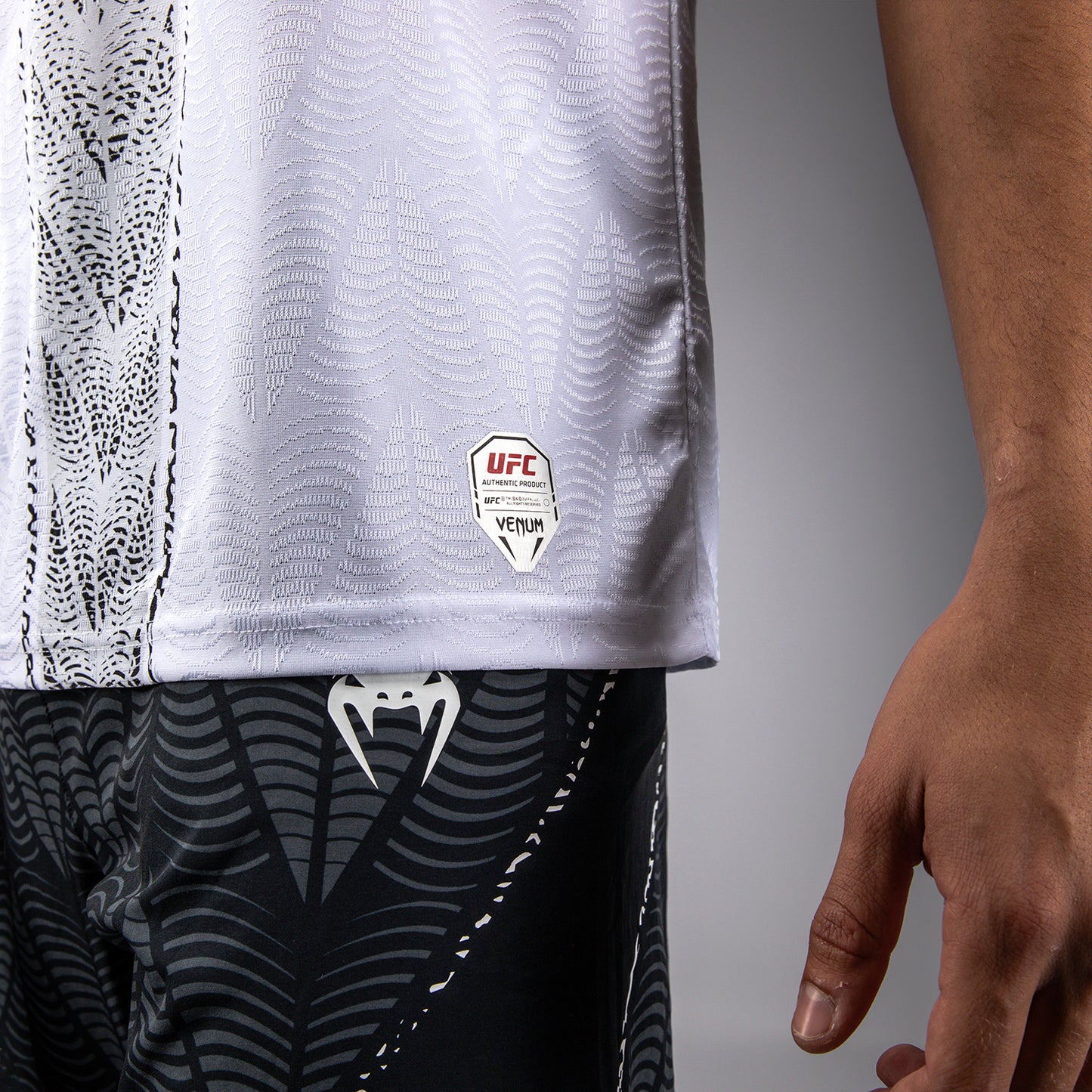 UFC Zenith by Venum Authentic Fight Night Camiseta oficial Walkout Hombre Personalizado - Blanco