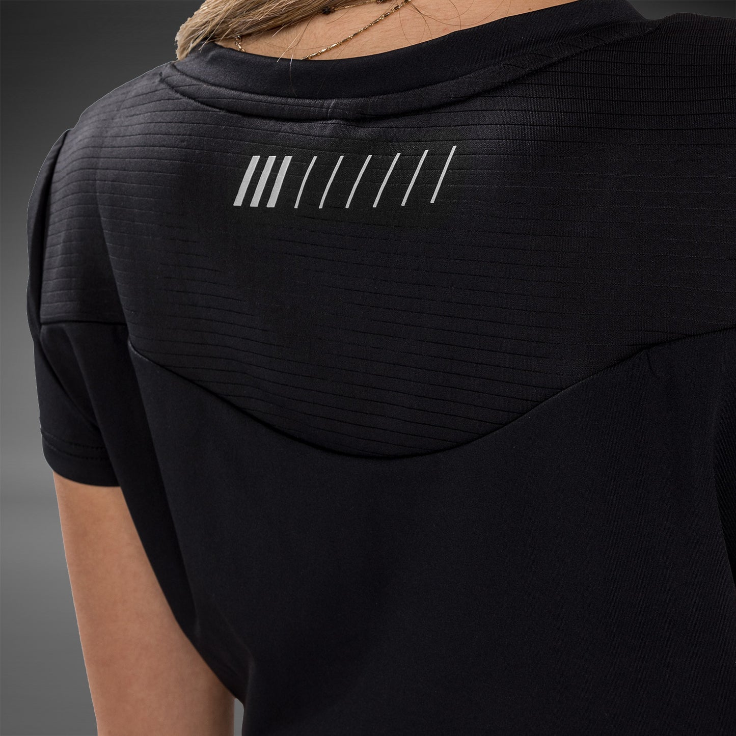 Camiseta Venum Tempest 2.0 Dry Tech - Negro/Gris