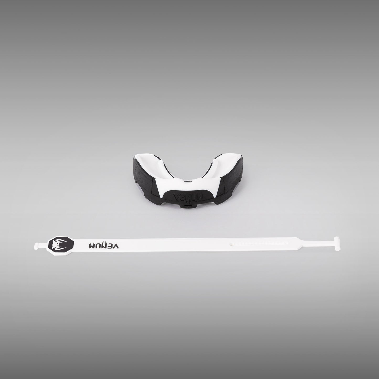 Venum Predator Protector Bucal con Correa/Sin Correa - Negro/Blanco