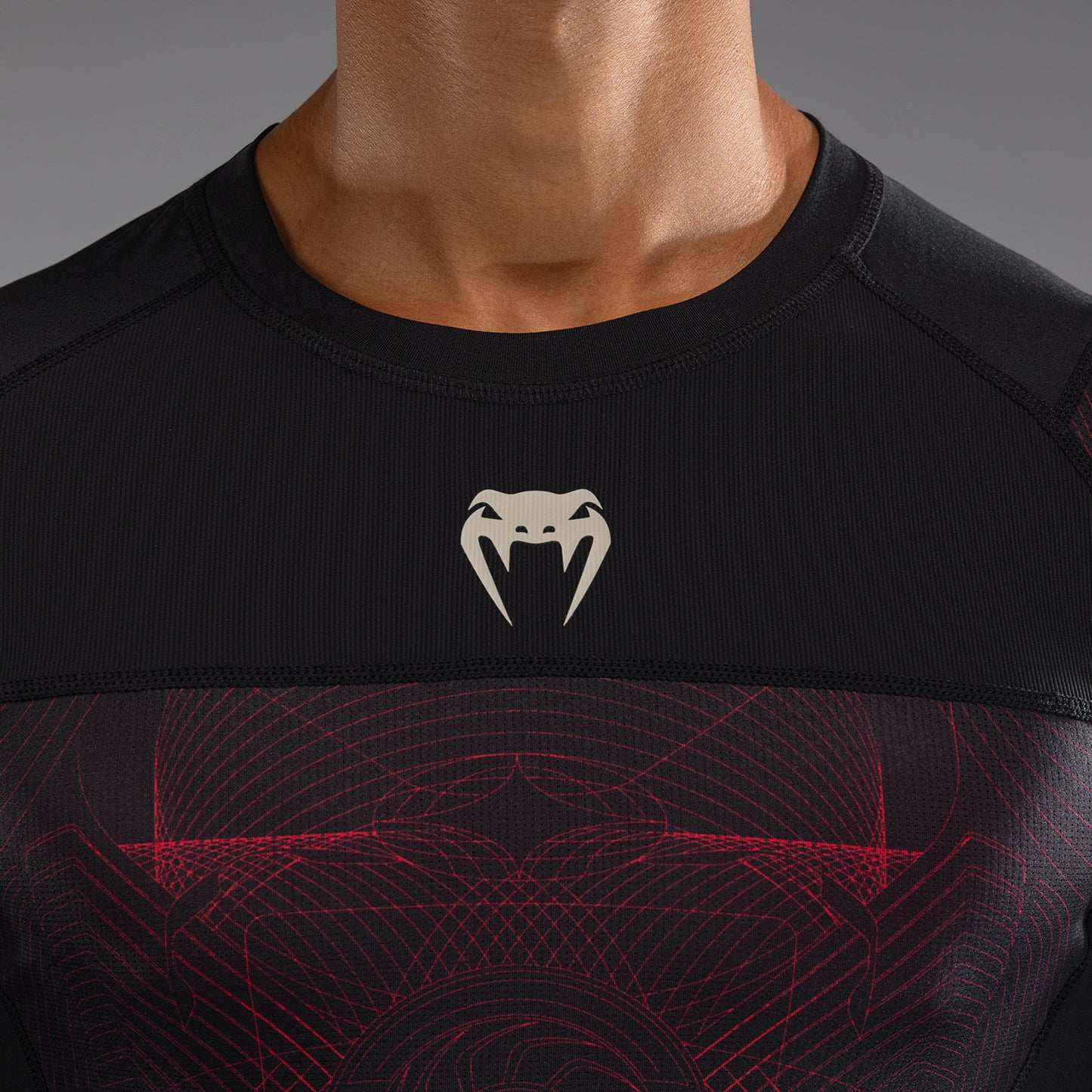 Venum G-Fit Air Rashguard de Manga Larga para Hombre - Negro Profundo/Rojo Fuego
