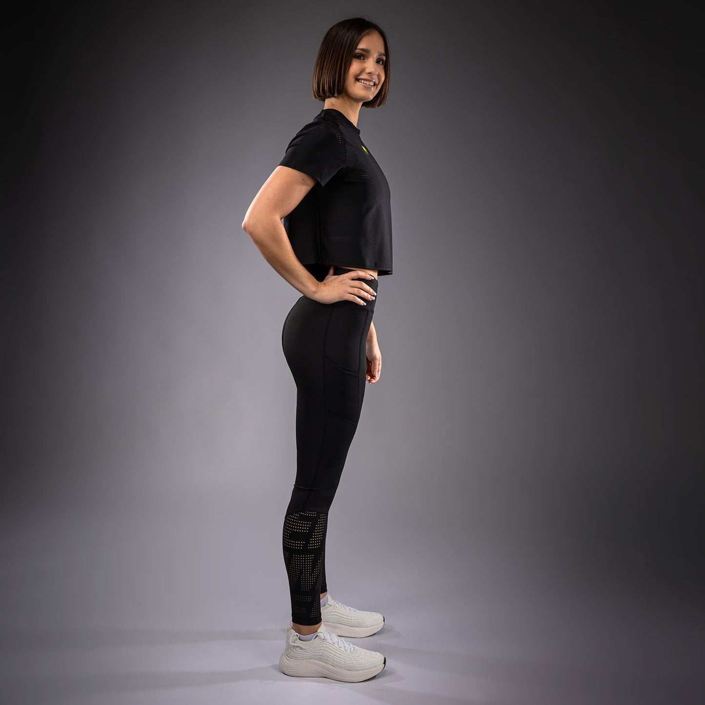 Venum Lazer Camiseta Dry Tech Para Mujer - Negro/Amarillo