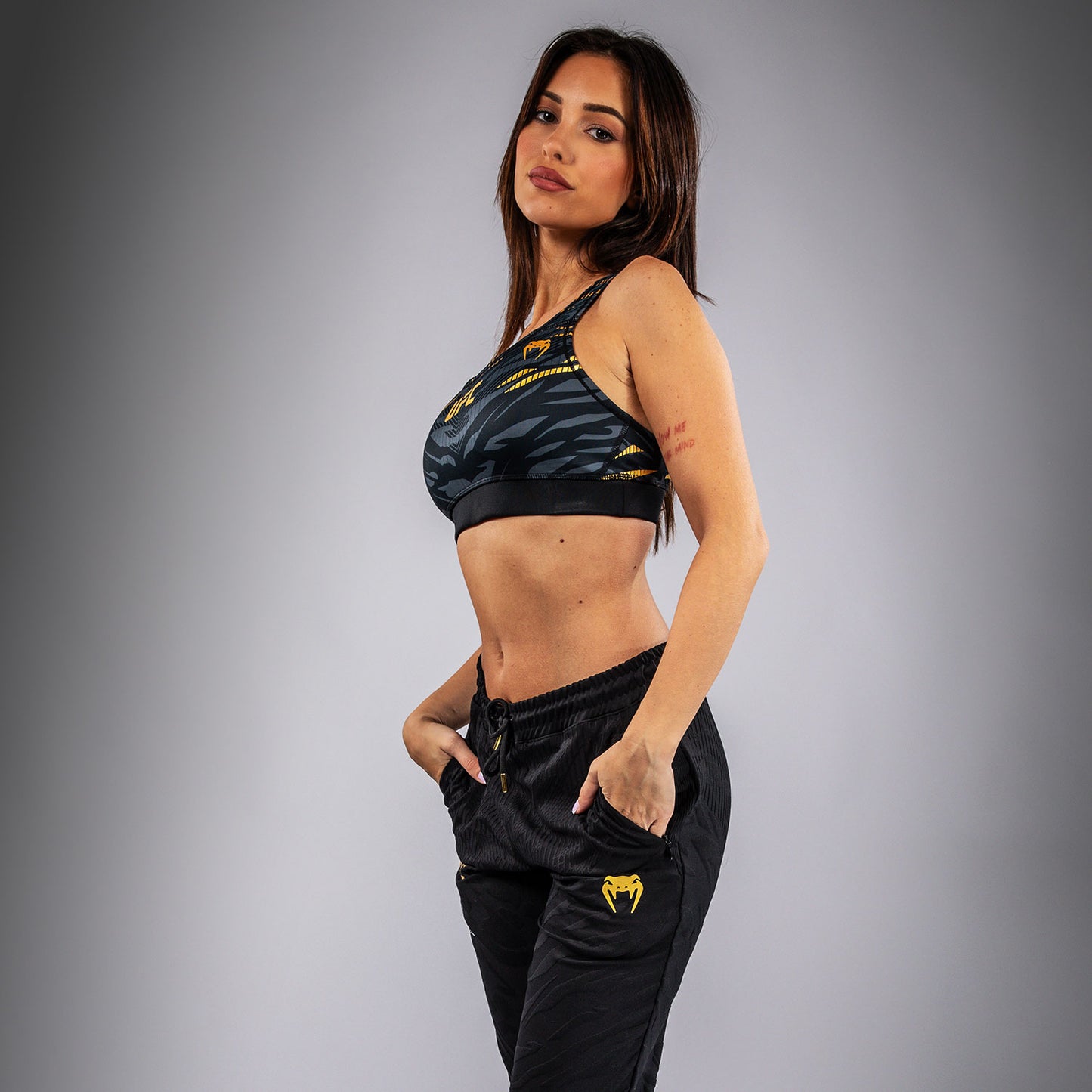 UFC Fusion by Venum Authentic Fight Night Sujetador Deportivo para Mujer - Champion