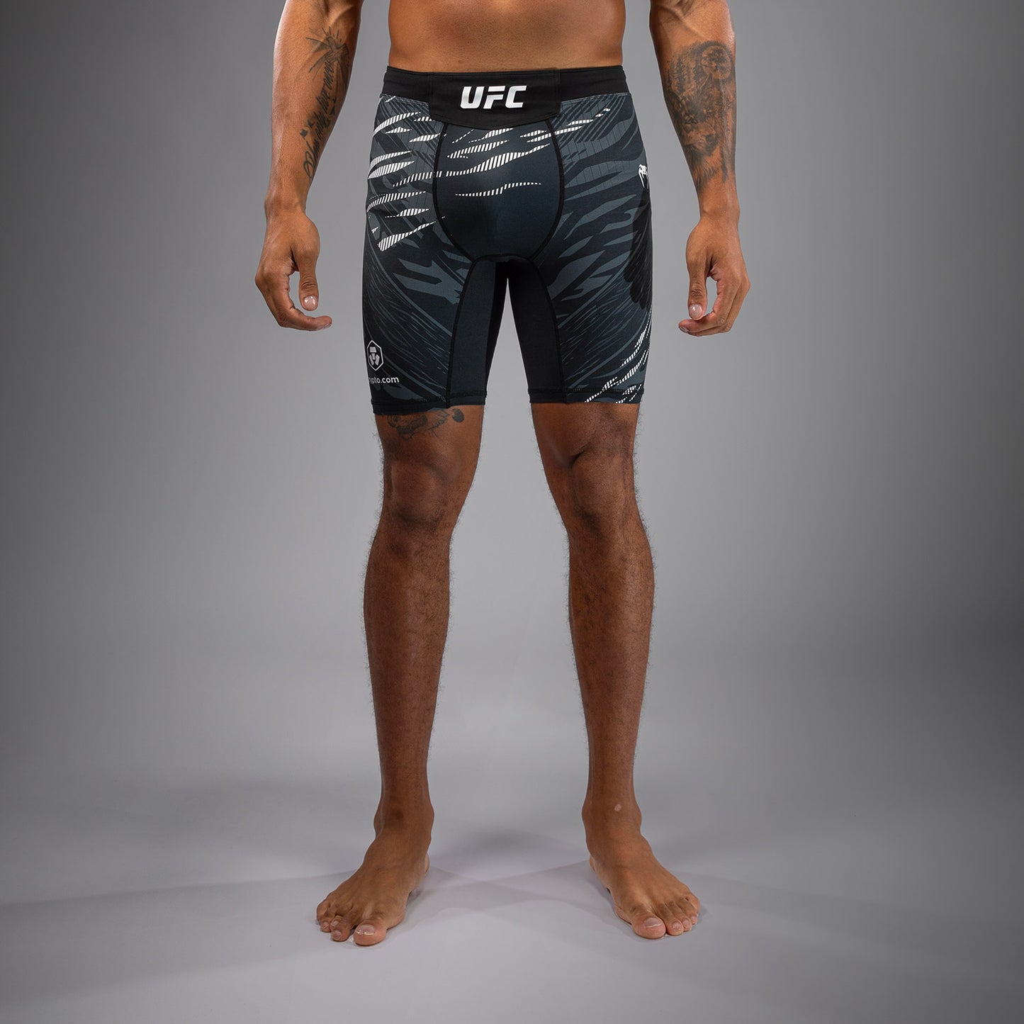 UFC Fusion by Venum Personalizados Authentic Fight Night Vale Tudo Shorts para Hombre - Negro