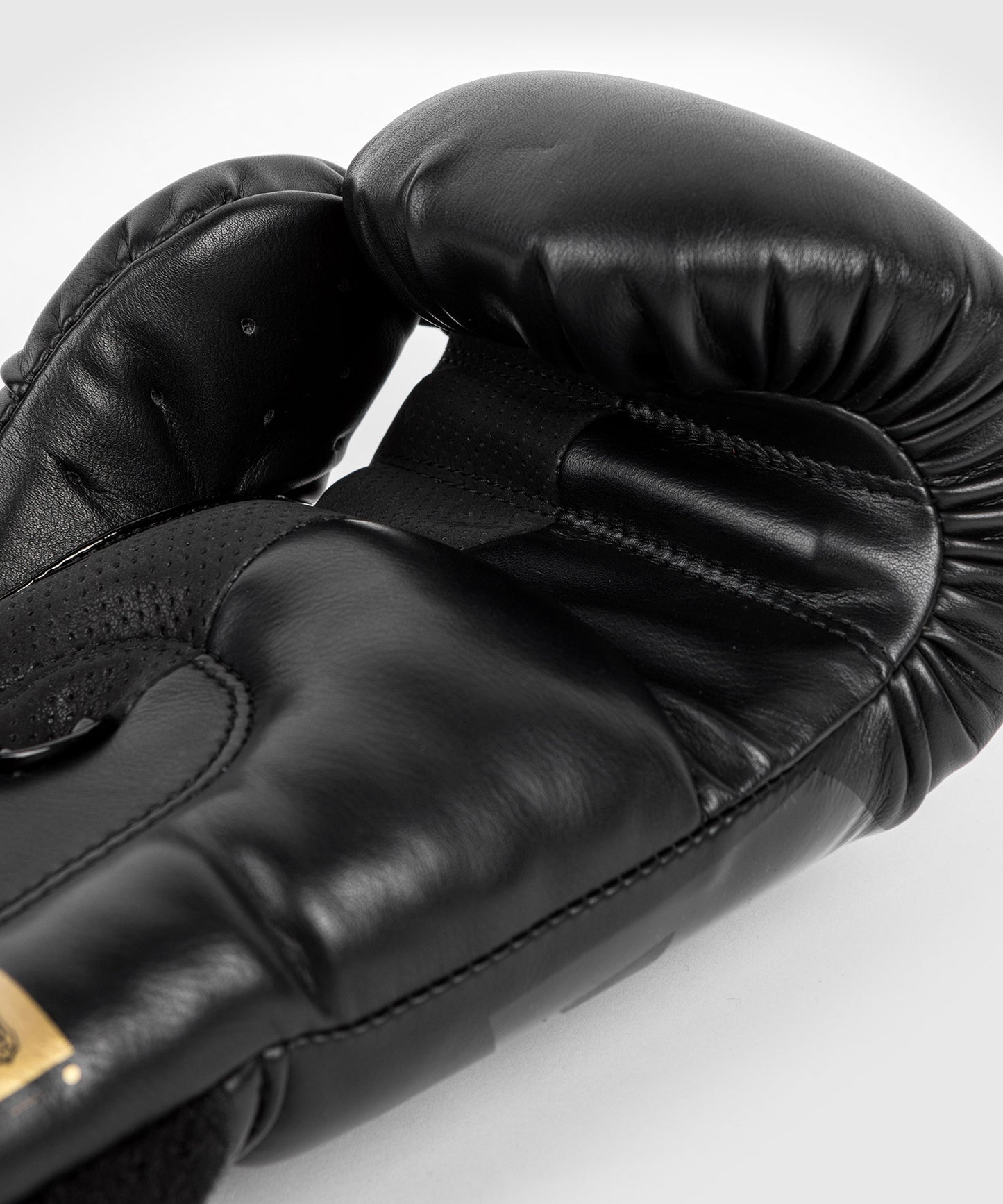 Guantes de Boxeo Venum Abarth #1 - Negro/Oro