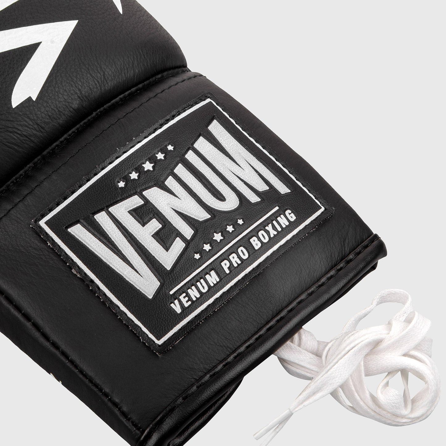 Guantes de boxeo profesionales Venum Hammer con cordones - Negro/Blanco