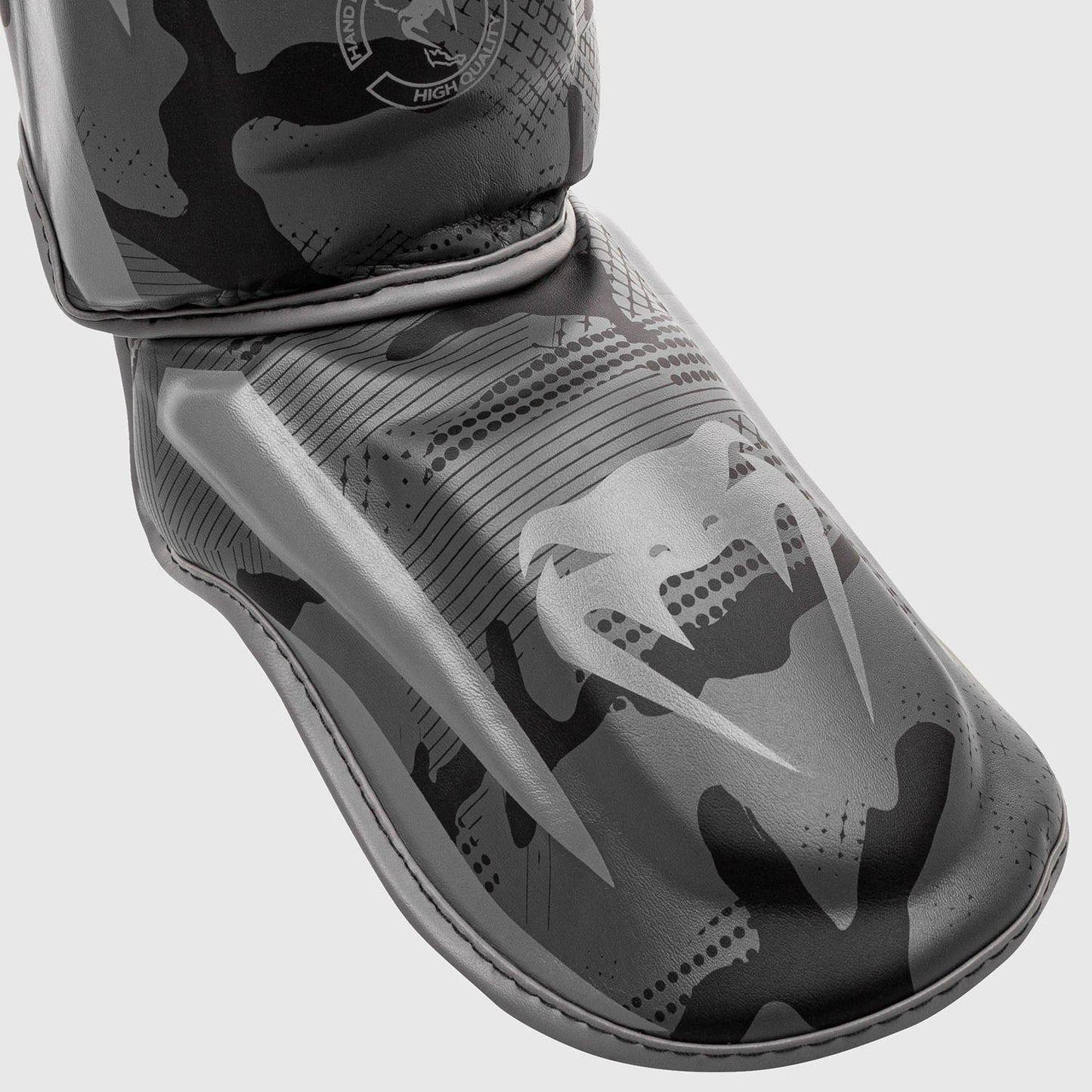 Espinillera Venum Elite - Camuflaje negro