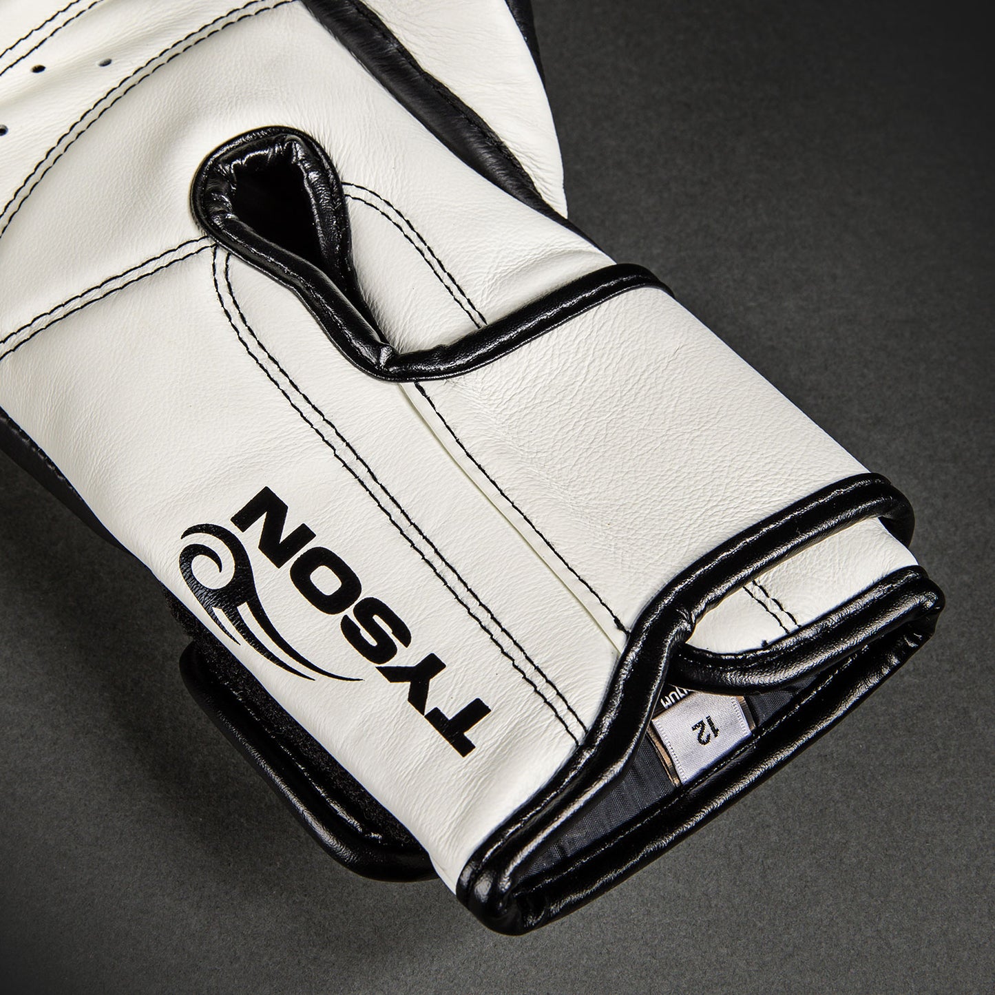 Venum Giant 2.0 Mike Tyson Pro Guantes de Boxeo - Negro Profundo/Blanco Óptico