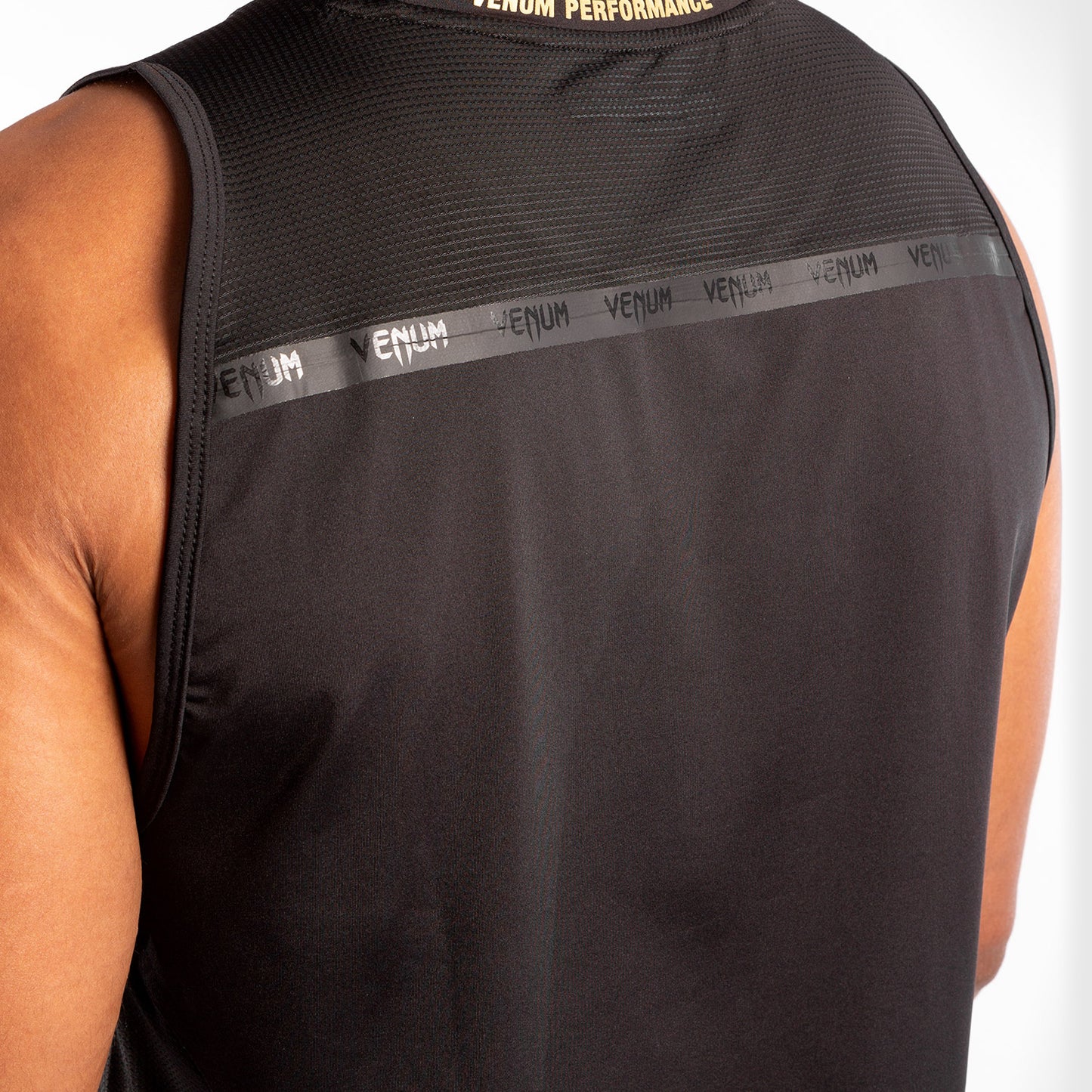 Venum Petrosyan 2.0 Camiseta de Tirantes Dry-Tech – Negro/Oro