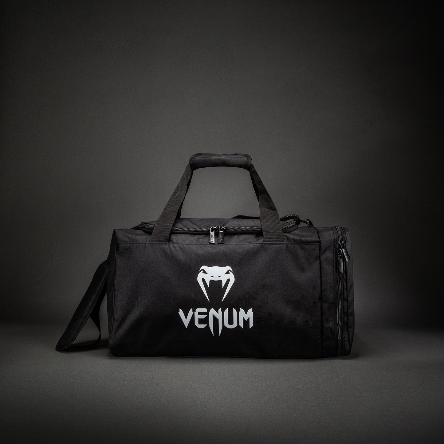 Venum Essential Bolsa Deportiva (26L) - Negro