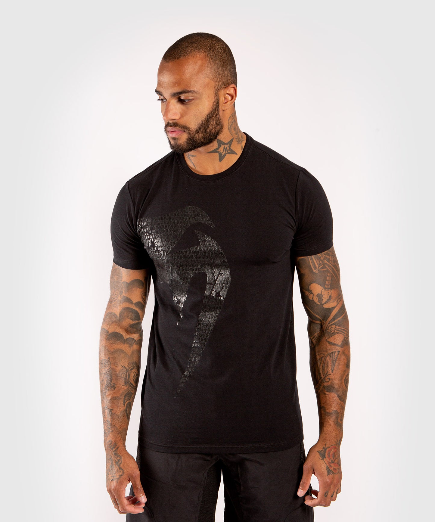 Camiseta Venum Giant - Negro