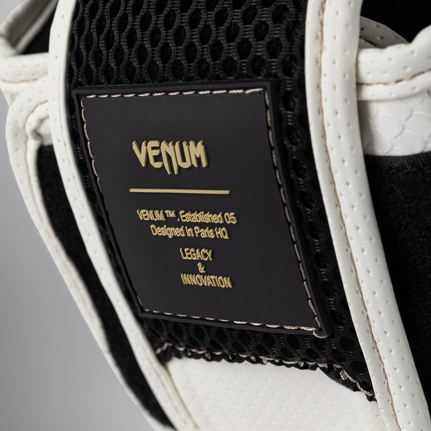Venum Impact Evo Scales Casco de protección – Marfil
