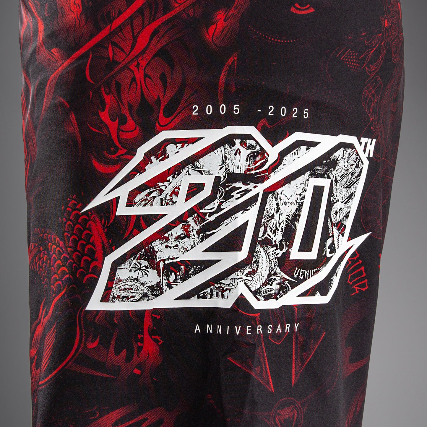 Venum 20th Anniversary Short de Combate - Negro/Rojo